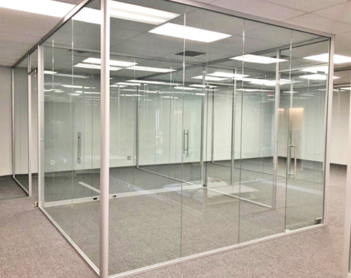 VÁCH KÍNH SHOWROOM 