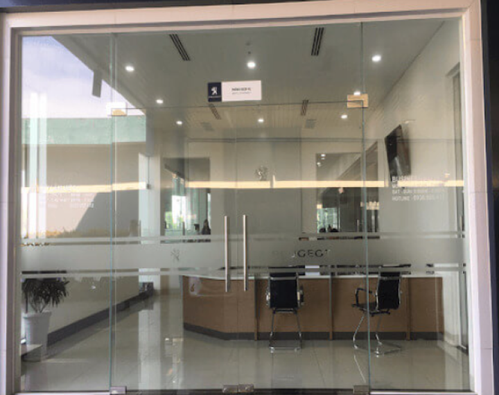 CỬA KÍNH CƯỜNG LỰC 5 TẤM